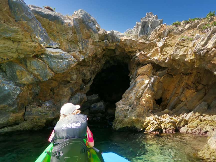 imagen n.º 13 de Skiathos: Excursión guiada en kayak de mar con parada para nadar actividad en Ciudad de Skiathos, subida por el proveedor