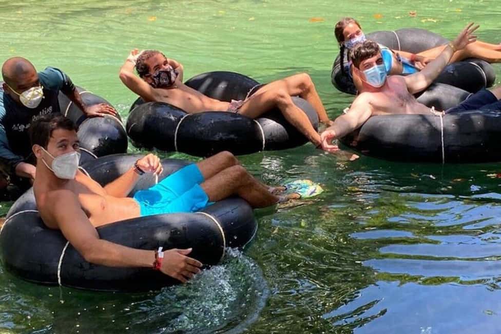 imagem n.6 de De Falmouth: Tour combinado de Blue Hole e River Tubing atividade em Clarendon, carregada pelo fornecedor