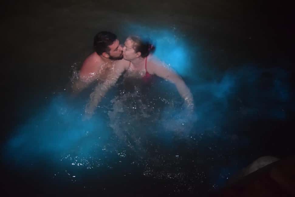 imagem n.2 de De Montego Bay: Tour noturno pela Lagoa Luminosa atividade em Falmouth, carregada pelo fornecedor