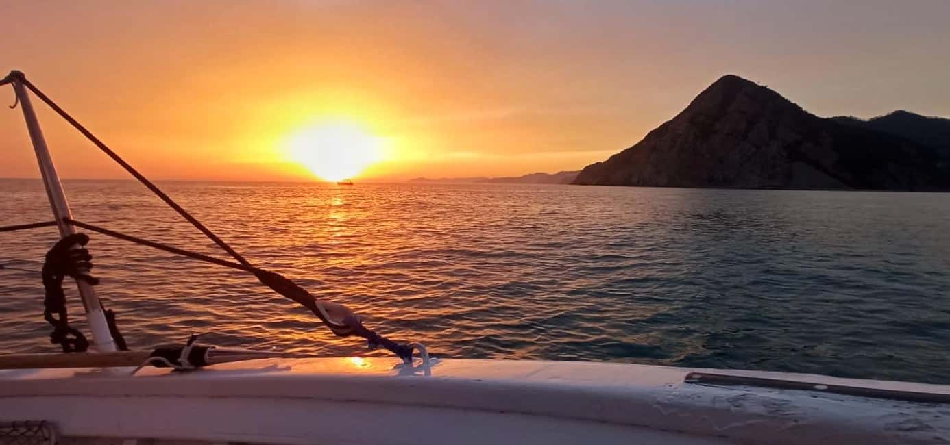 Immagine nº 14 di Cinque Terre: tour in barca al tramonto su un tradizionale gozzo ligure attività a Vernazza, caricata dal fornitore