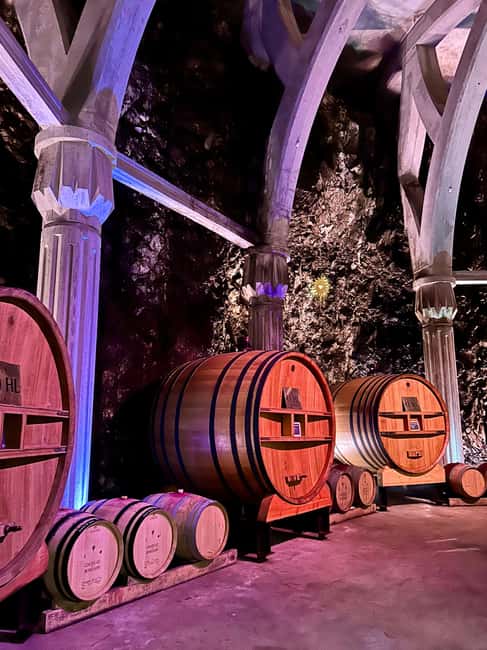 imagem n.2 de Visita privada aos Alpilles, degustações e restaurante bistronómico atividade em Les Baux-de-Provence, carregada pelo fornecedor