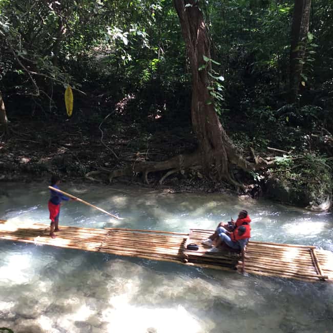 imagem n.2 de Falmouth: Rafting de bambu e excursão às Cataratas do Rio Dunn atividade em Ocho Rios, carregada pelo fornecedor