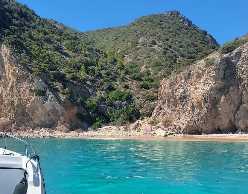 imagem n.12 de Sesimbra: Passeio de barco pelas baías e praias secretas com snorkeling atividade em Distrito de Lisboa, carregada pelo fornecedor