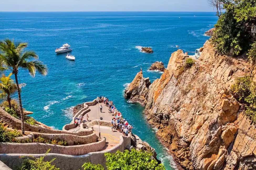 image n.5 of Acapulco: Express Cliff Diving Show Tour activity in Acapulco, uploaded by supplier