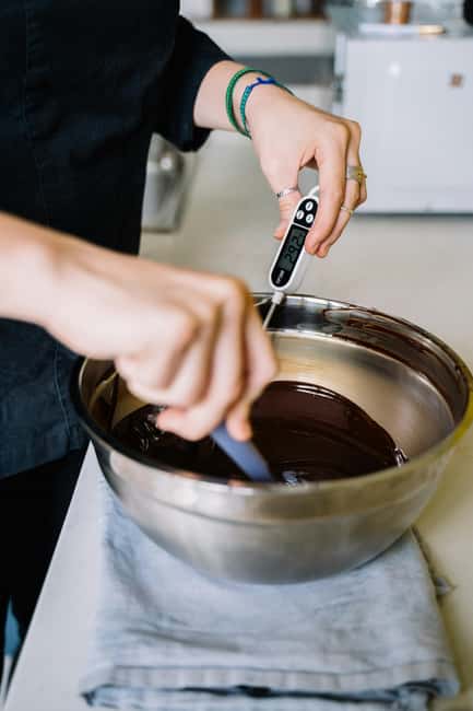 afbeelding n.2 van Brugge: Workshop Belgische Chocolade Maken met Bierproeverij activiteit in Brugge, geüpload door aanbieder