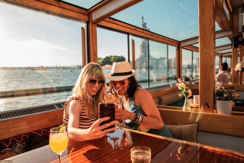 image n.18 of Manhattan: Statue and Skyline Cruise Aboard a Luxury Yacht activity in New York City, uploaded by supplier