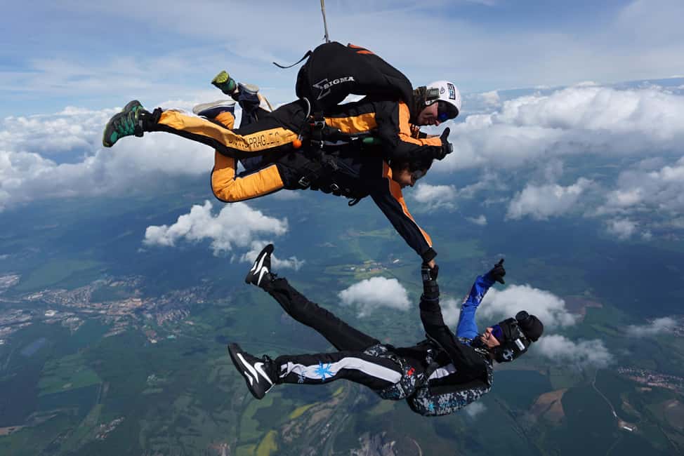 Bild Nr. 6 von Tandem-Fallschirmsprung-Abenteuer in Prag Aktivität in Prag, hochgeladen vom Anbieter