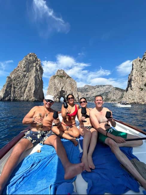 Immagine nº 3 di Capri: tour esclusivo in barca delle gemme nascoste con bagno attività a Anacapri, caricata dal fornitore