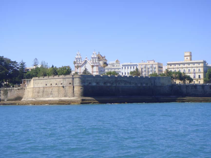 imagen n.º 5 de Cádiz: Excursión en Catamarán por la Bahía de Cádiz con Anfitrión actividad en Cádiz, subida por el proveedor