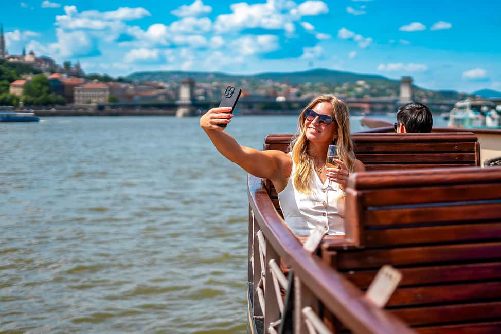 imagen n.º 14 de Budapest: Crucero Histórico con Bebida de Bienvenida actividad en Visegrad, subida por el proveedor