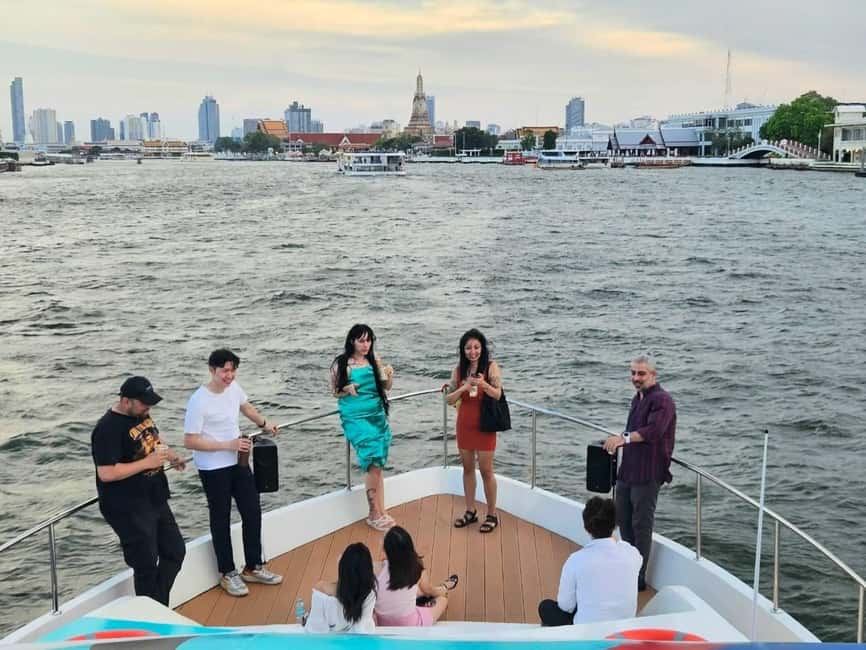 image n.23 of Bangkok: Chao Phraya Booze Cruise With Unlimited Drinks activity in Bangkok, uploaded by supplier