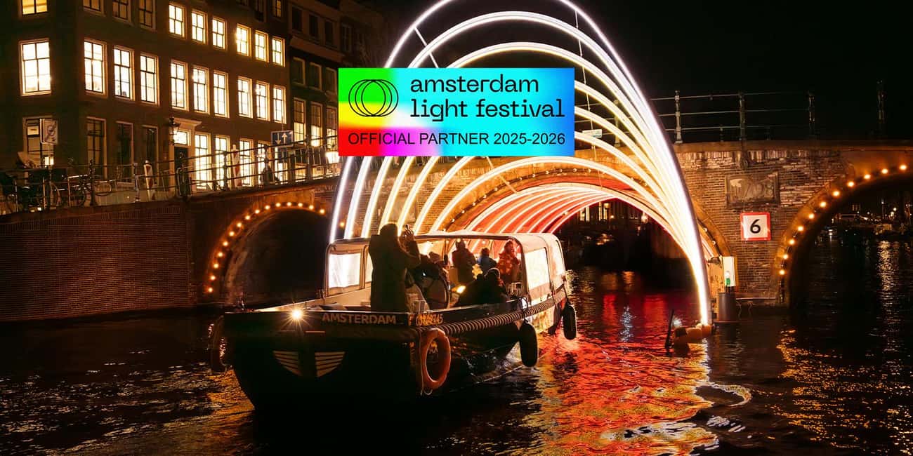 imagen n.º 1 de Crucero por el Festival de la Luz de Ámsterdam con bebidas calientes opcionales actividad en Ámsterdam, subida por el proveedor
