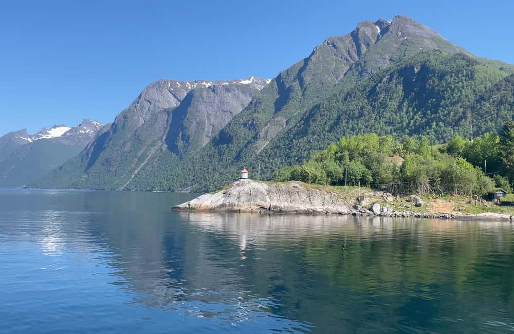 Image N°6 de Croisière dans le fjord Hjørundfjord aller-retour à partir d'Ålesund activité à comté de Møre og Romsdal, publiée par le prestataire