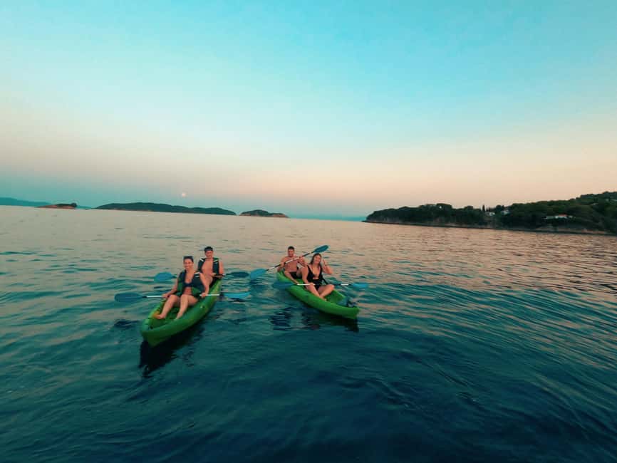 imagen n.º 6 de Skiathos: Excursión guiada en kayak de mar con parada para nadar actividad en Ciudad de Skiathos, subida por el proveedor
