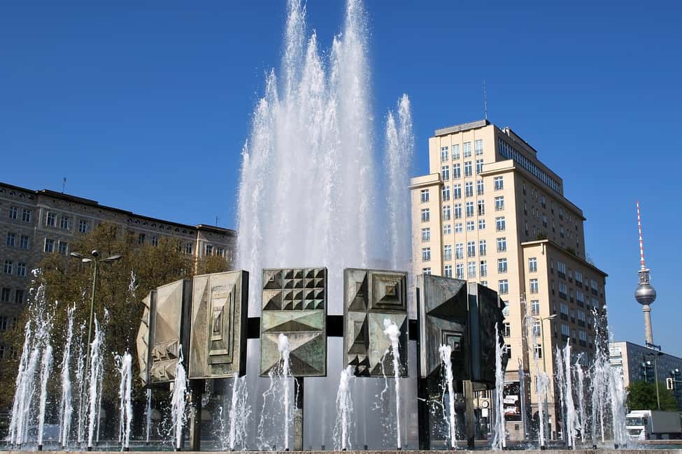 bild nr.1 av Berlin - Karl-Marx-Allee Karl-Marx-Allee 2-timmars rundtur aktivitet i Berlin, uppladdad av arrangören