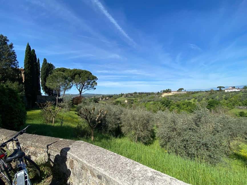 Immagine nº 3 di Firenze: Tour di mezza giornata in e-bike della campagna toscana con vino attività a Firenze, caricata dal fornitore