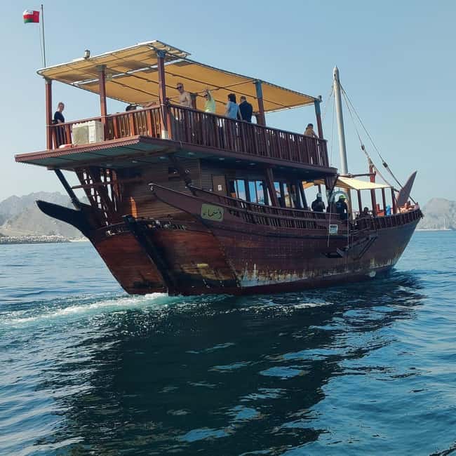 Immagine nº 4 di Muscat - Crociera costiera e al tramonto in dhow omanita (2 ore) attività a Mascate, caricata dal fornitore