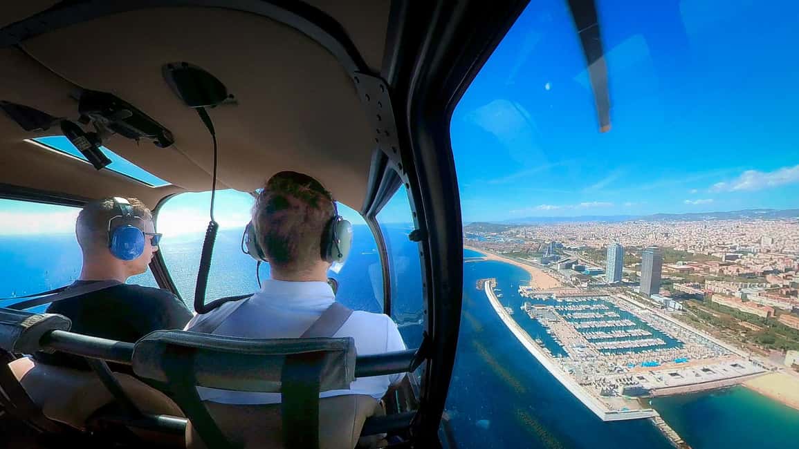 Bild Nr. 11 von Barcelona: Hubschrauberflug mit optionaler Bootsfahrt Aktivität in Barcelona, hochgeladen vom Anbieter