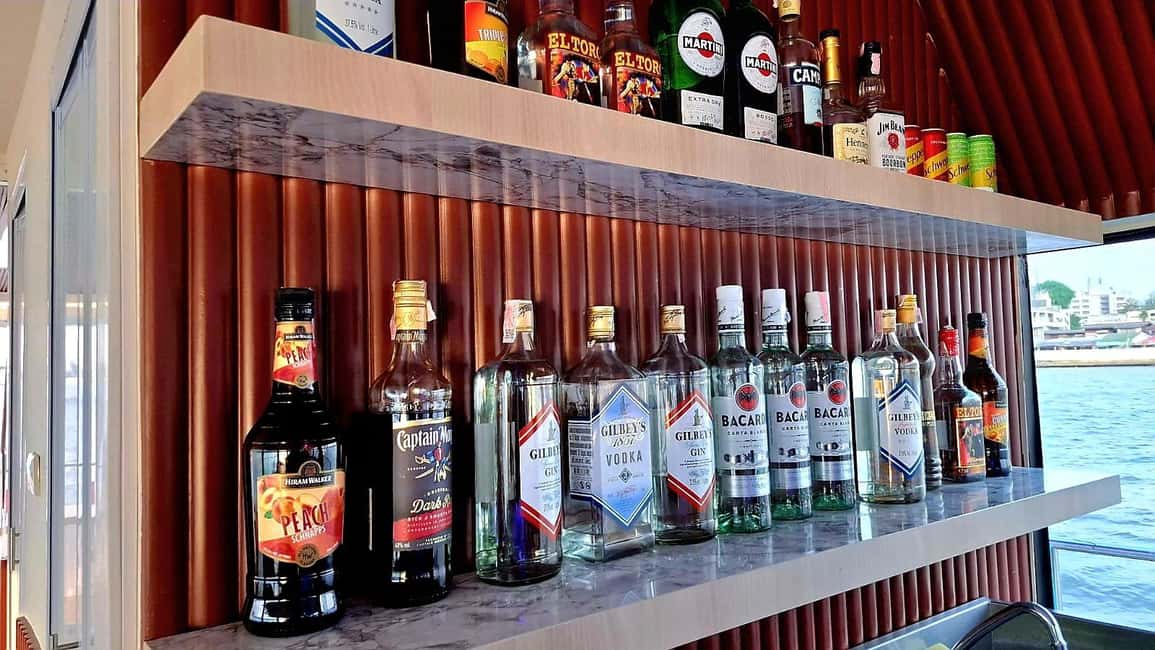 image n.10 of Bangkok: Chao Phraya Booze Cruise With Unlimited Drinks activity in Bangkok, uploaded by supplier