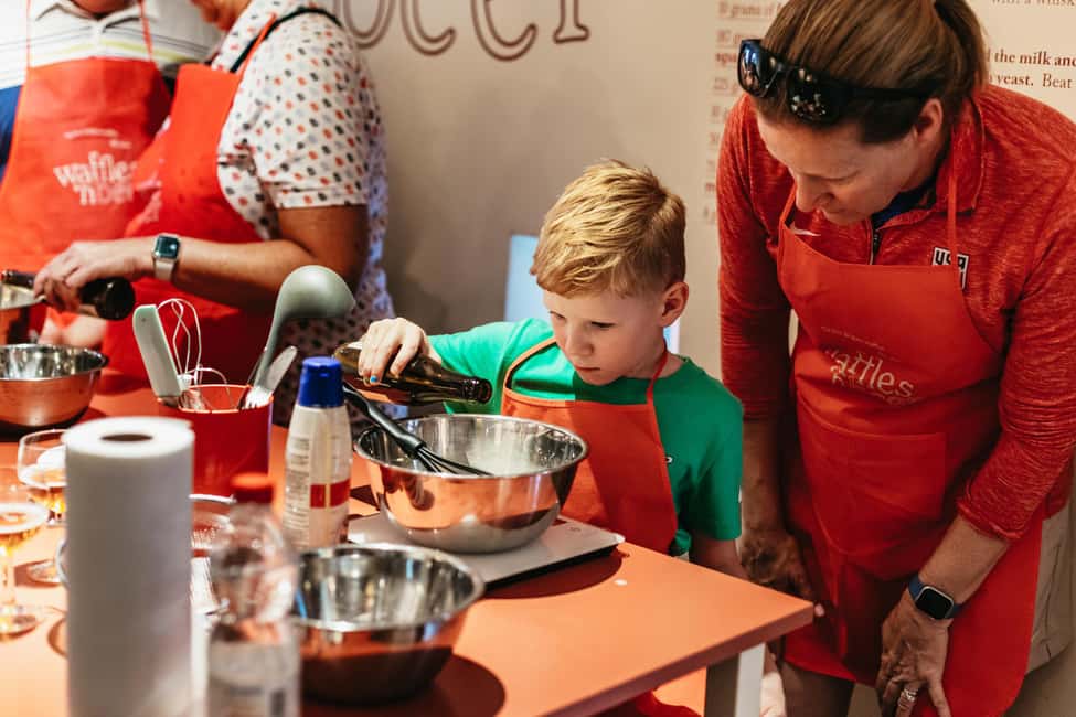 imagem n.7 de Bruges: Workshop de fabricação de waffles belgas com degustação de cerveja atividade em Bruges, carregada pelo fornecedor