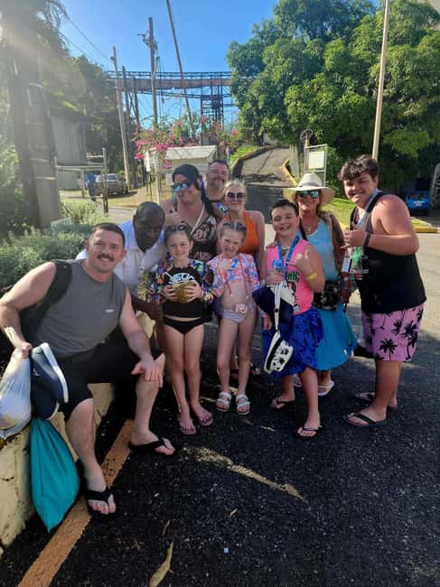 imagem n.15 de Ocho Rios: Blue Hole, White River Tubing e passeio a cavalo atividade em Jamaica, carregada pelo fornecedor