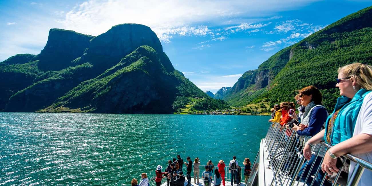 imagen n.º 8 de Bergen: Pueblo Vikingo, Crucero por el Nærøyfjorden y Ferrocarril de Flåm actividad en Flåm, subida por el proveedor