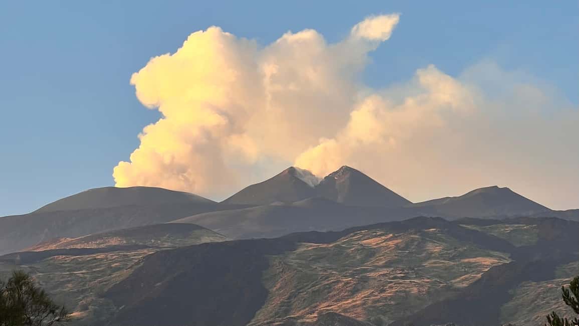 imagen n.º 12 de Catania: Excursión al atardecer en el Etna con servicio de recogida y regreso actividad en Catania, subida por el proveedor