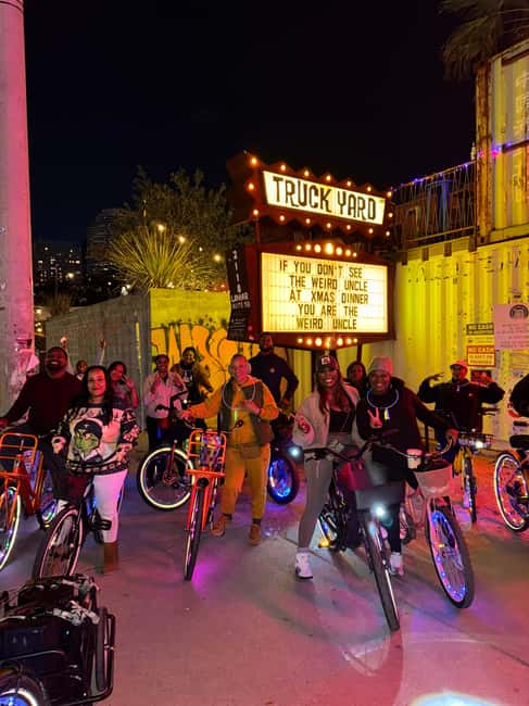 imagen n.º 8 de Houston: Paseo nocturno en bicicleta con luces LED y música actividad en Houston, subida por el proveedor