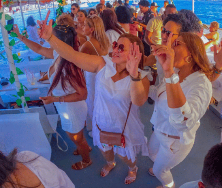 image n.5 of Cartagena de Indias: Sunset Cruise Open Bar with Dance Show activity in Cartagena, uploaded by supplier