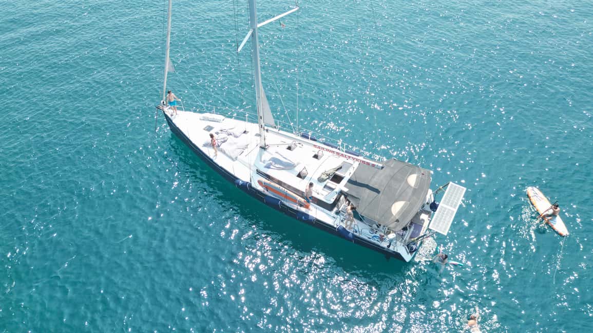 imagen n.º 4 de Catania: Vuelta en velero a la Costa de los Cíclopes con aperitivo siciliano actividad en Aci Trezza, subida por el proveedor