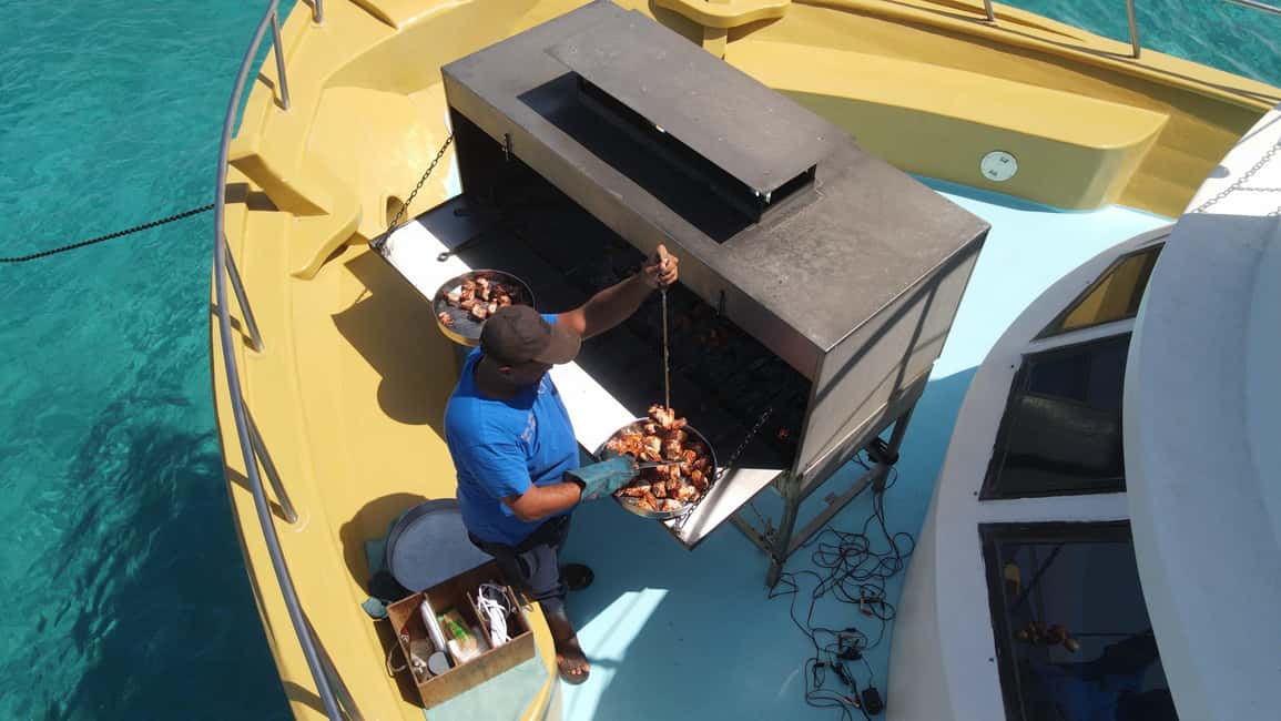 Image N°8 de Au départ de Paphos : visite du Lagon Bleu avec BBQ et prise en charge à l'hôtel activité à Geroskipou, publiée par le prestataire