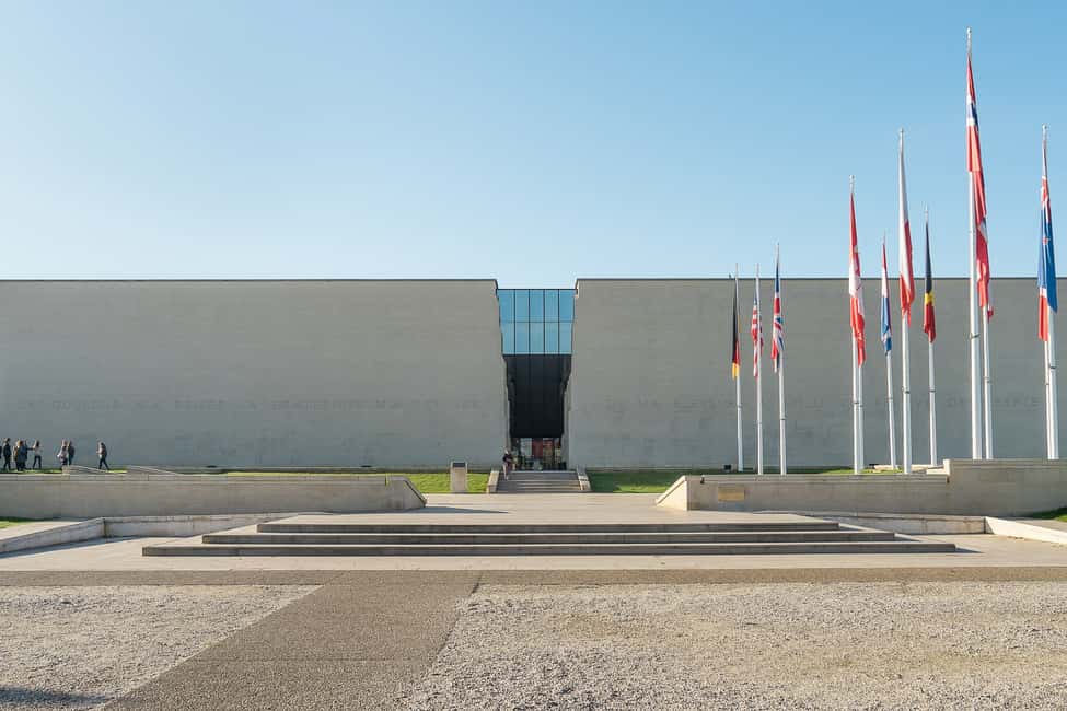 bild nr.13 av Från Paris: Dagstur till Normandie D-Day Beaches aktivitet i Saint-Laurent-sur-Mer, uppladdad av arrangören