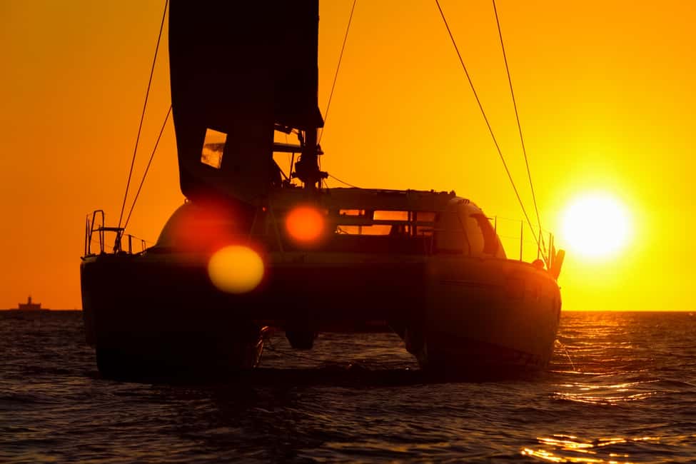 afbeelding n.8 van Lissabon: Catamarancruise bij zonsondergang, muziek en open bar activiteit in Lissabon, geüpload door aanbieder