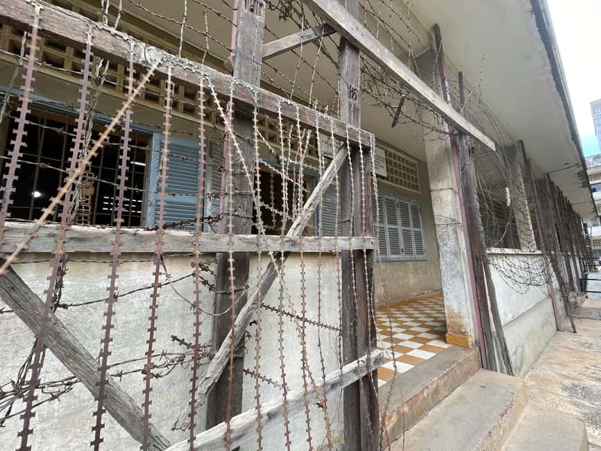 Image N°19 de Phnom Penh : Les champs de la mort et le musée du génocide de Tuol Sleng activité à Phnom Penh, publiée par le prestataire