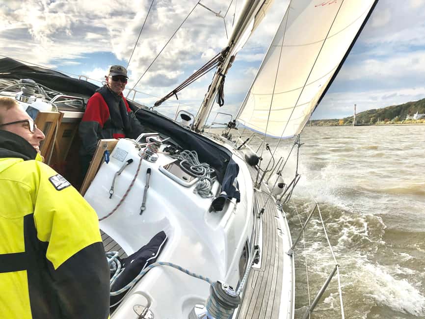 Immagine nº 4 di Autentica gita in barca a vela "verso Blankenese", Amburgo/Elbe attività a Germania, caricata dal fornitore
