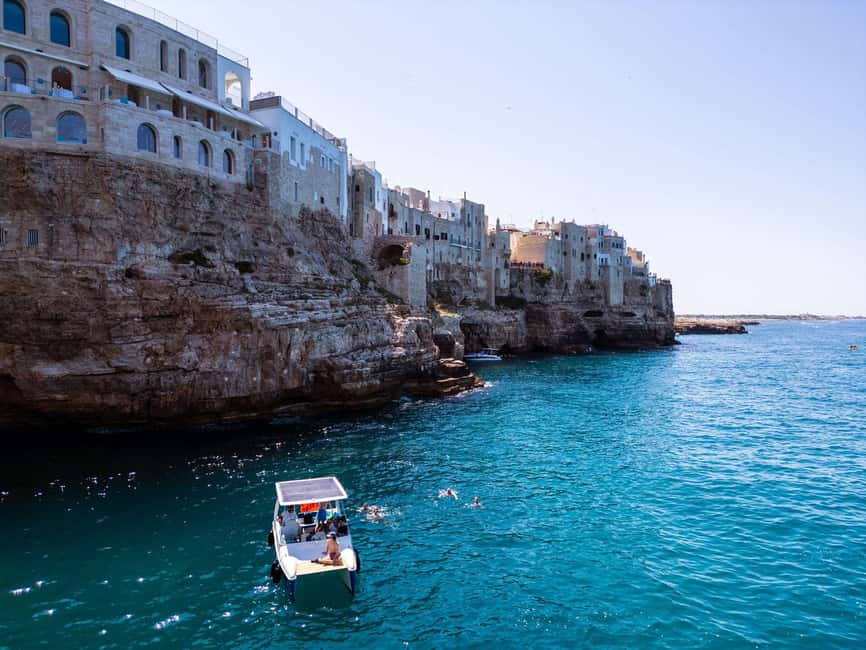Image N°2 de Polignano a Mare : Excursion en bateau écologique avec plongée en apnée et grottes activité à les Pouilles, publiée par le prestataire