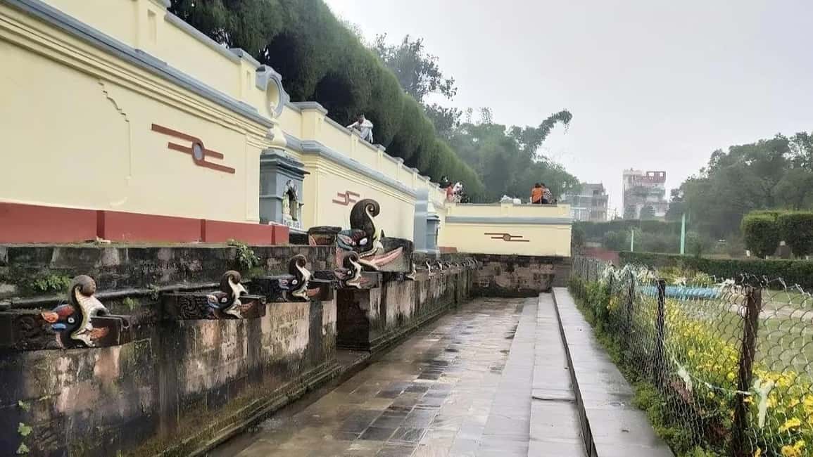 imagen n.º 9 de Katmandú: Kirtipur, Baishdhara, Swayambhu, Estupa de Boudha actividad en Katmandú, subida por el proveedor