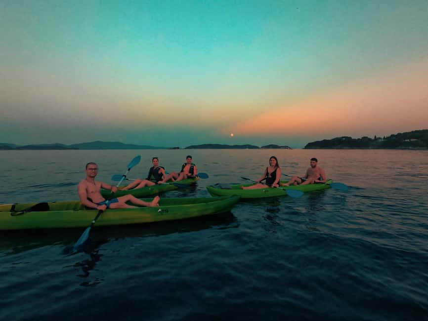 imagen n.º 11 de Skiathos: Excursión guiada en kayak de mar con parada para nadar actividad en Ciudad de Skiathos, subida por el proveedor