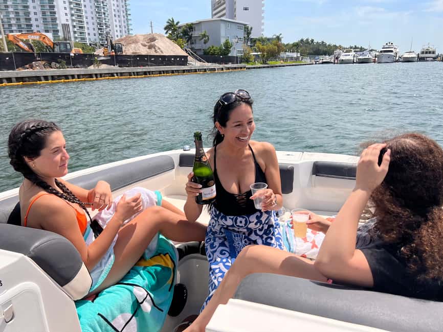 bild nr.14 av Miami Beach: Privat båttur med kapten och champagne aktivitet i Miami, uppladdad av arrangören