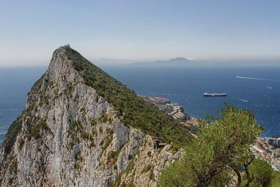 imagen n.º 1 de Excursión en tierra en Gibraltar: el tour original por el Peñón y las cuevas actividad en Gibraltar, subida por el proveedor