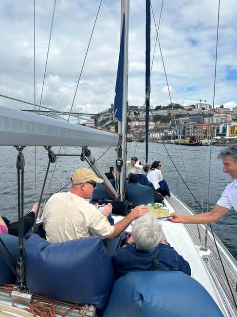 imagem n.31 de Porto: Cruzeiro de charme em veleiro com vinho do Porto, opção de pôr do sol atividade em São Pedro da Afurada, carregada pelo fornecedor