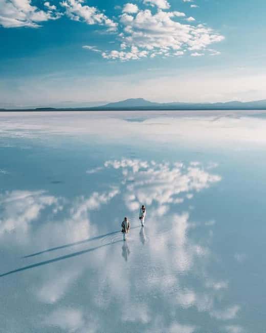imagem n.1 de De Puno: excursão de 2 dias e 1 noite ao Salar de Uyuni atividade em Colchani, carregada pelo fornecedor