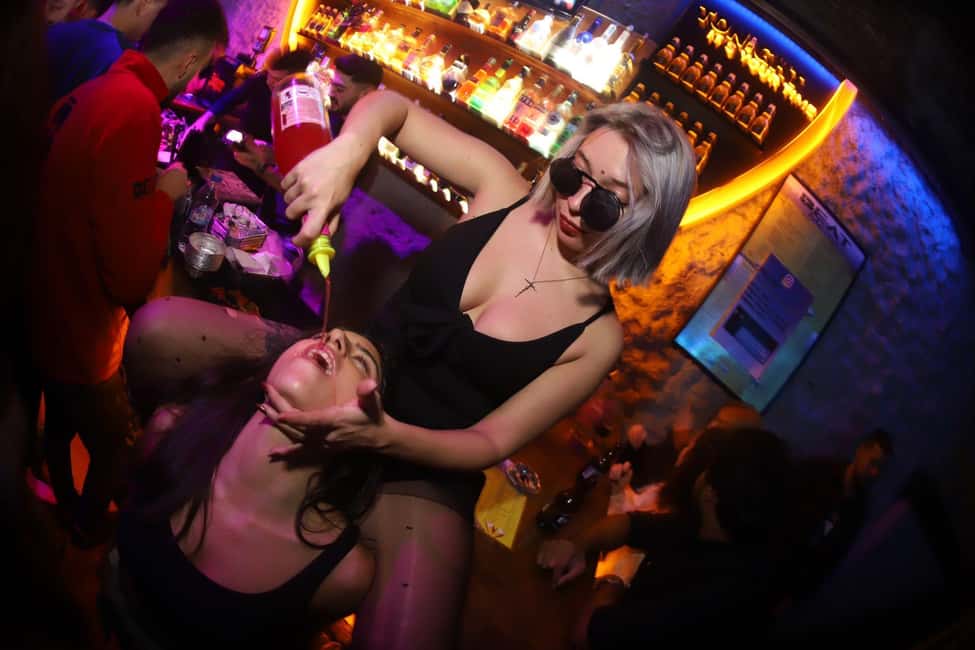 bild nr.4 av Istanbul - en festlig pubrunda Festlig pubrunda med partybuss aktivitet i Istanbul, uppladdad av arrangören