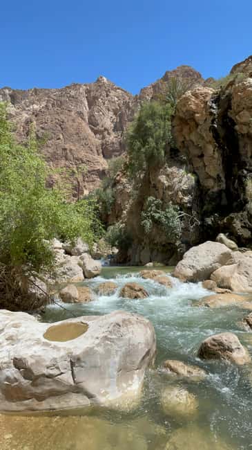Immagine nº 4 di Muscat: escursione di un'intera giornata a Wadi Shab, grotta romantica e sinkhole attività a Regione al-Sharqiyya, caricata dal fornitore