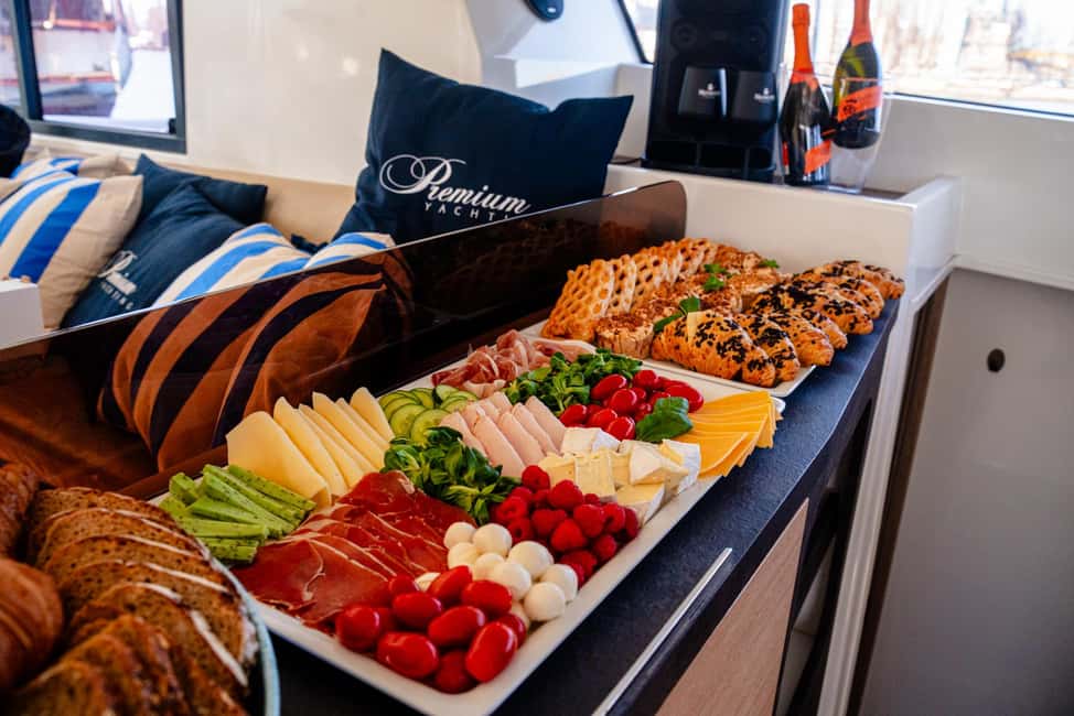 imagen n.º 5 de Gdansk/Sopot: Desayuno Crucero en Catamarán actividad en Suchy Dąb, subida por el proveedor