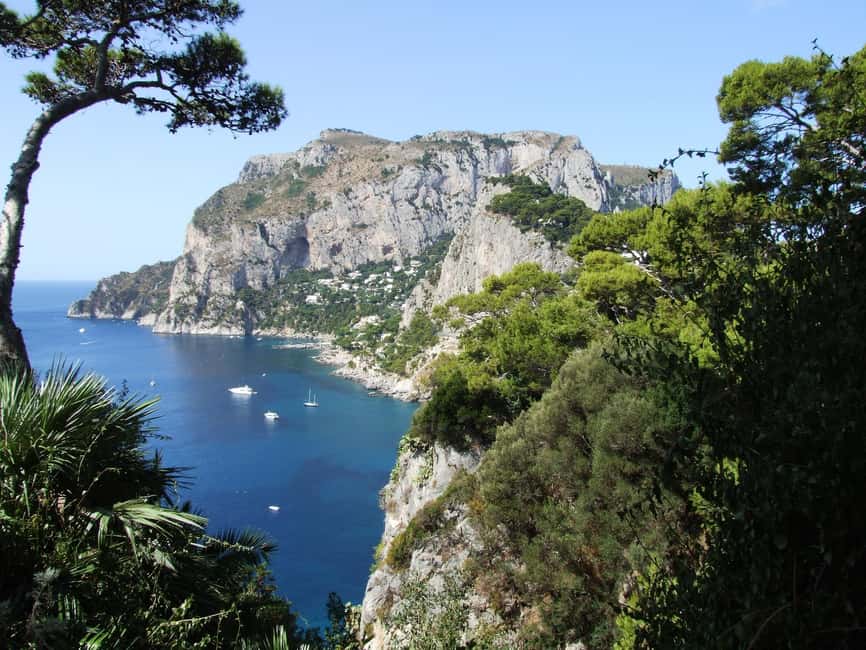 image n.19 of Capri private boat tour from sorrento on Gozzo 35 activity in Anacapri, uploaded by supplier