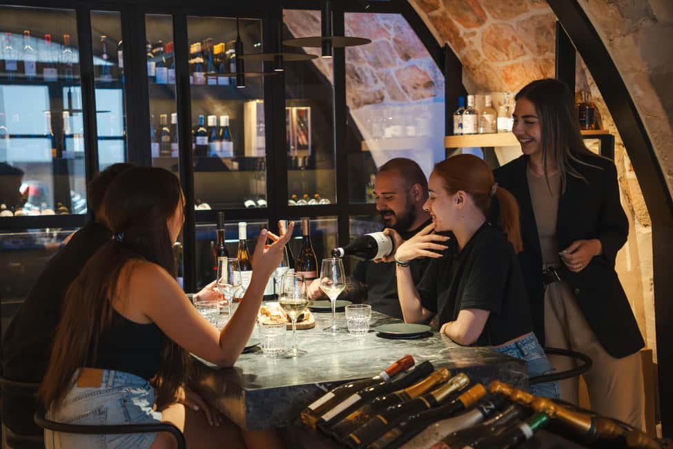 Immagine nº 2 di Rethymno: tour guidato con degustazione di vini cretesi e cibo locale attività a Rethymno, caricata dal fornitore