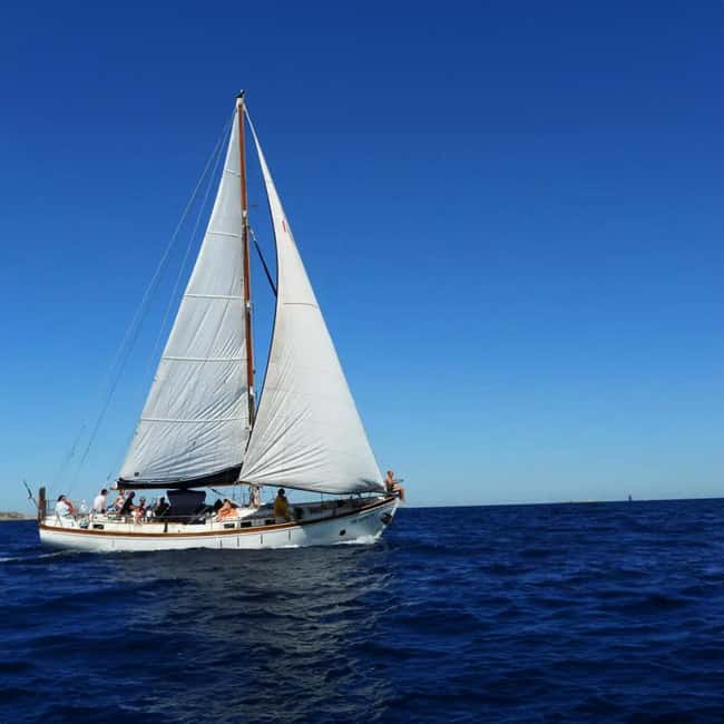 imagen n.º 2 de Catania: Excursión en barco con aperitivo, Prosecco y snorkel actividad en Catania, subida por el proveedor