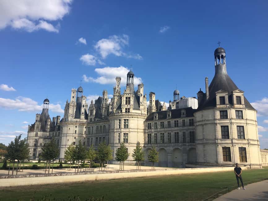 imagem n.1 de Castelos do Vale do Loire: Tour Privado VIP de Paris 3 Castelos atividade em Chambord, carregada pelo fornecedor