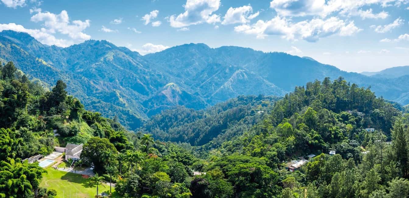 imagem n.1 de Excursão compartilhada/privada de dia inteiro às Blue Mountains - Principais atrações atividade em Kingston, Jamaica, carregada pelo fornecedor
